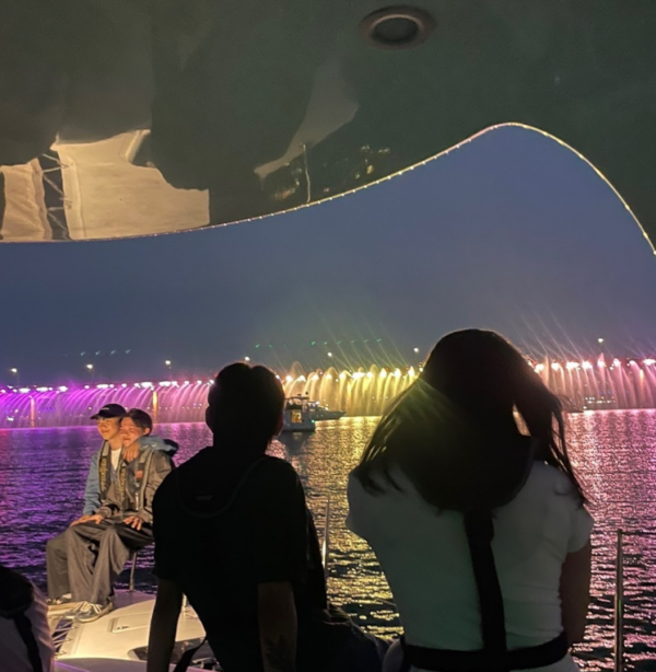 [2025.04.17 8PM] Private Yacht & Wine Tour on the Han River - Image 5